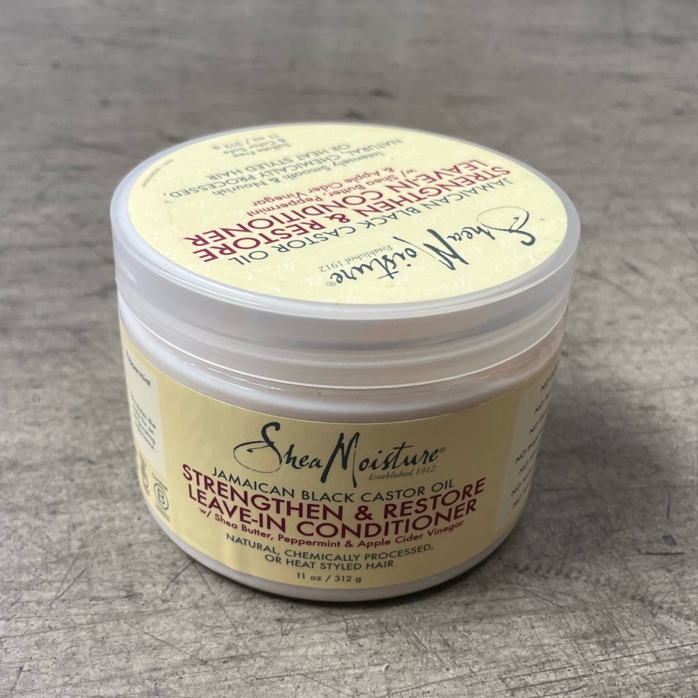 Brand new Shea Moisture Intensive hydration leave in  Honey & Mafura oil
